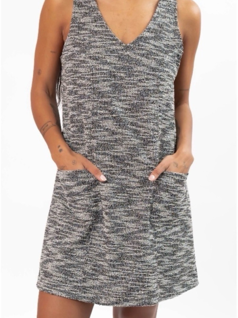 NWT Smash + T V-Neck Pocket Shift Dress in Black Speckled